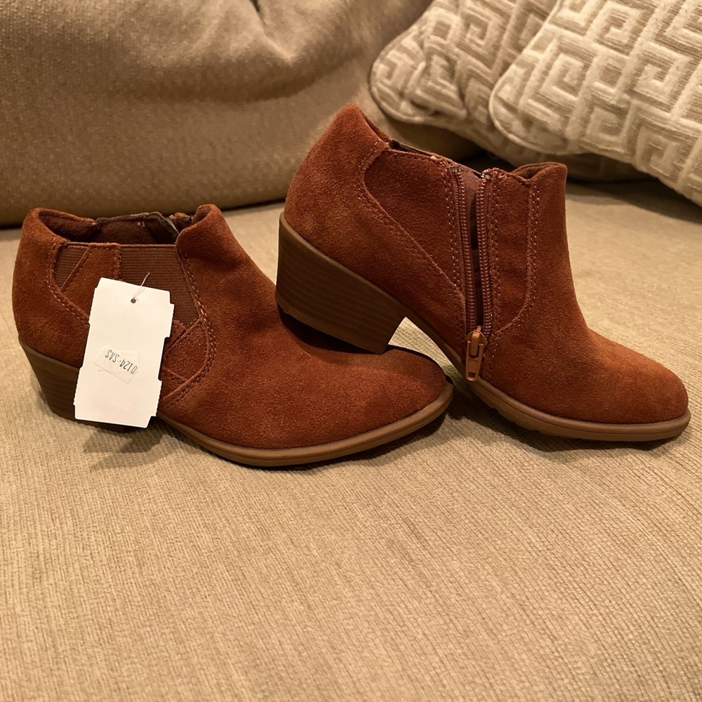 Origin’s brand new faux suede boots women 6 1/2